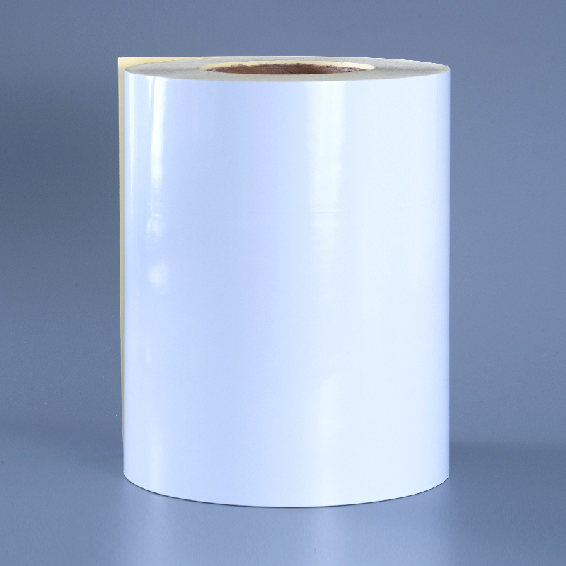 Etiqueta autoadesiva de filme PET de poliéster branco brilhante 50mic com rolo enorme adesivo acrílico solvente para impressão digital