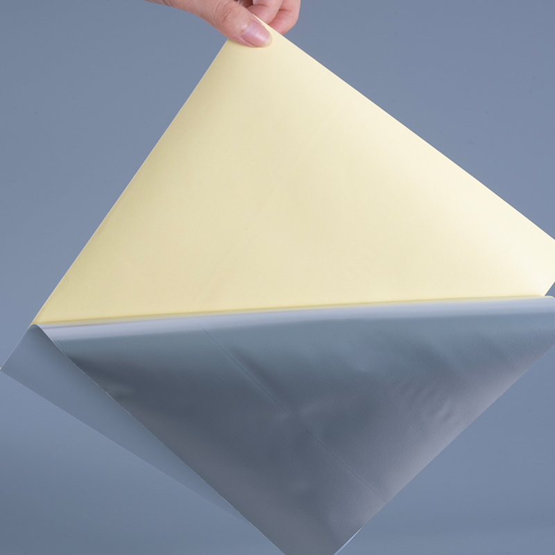 Etiqueta autoadesiva de filme PET de poliéster branco brilhante 50mic com rolo enorme adesivo acrílico solvente para impressão digital