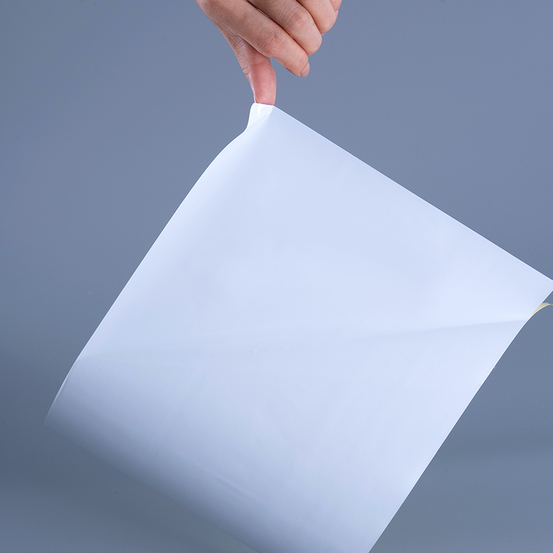 Materiais de etiqueta de filme de vinil PET com brilho 25mic com rolo enorme adesivo acrílico para impressão a jato de tinta