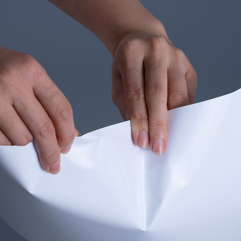 Materiais de etiqueta de filme de vinil PET com brilho 25mic com rolo enorme adesivo acrílico para impressão a jato de tinta