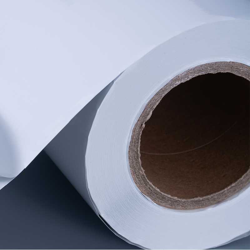Etiqueta autoadesiva de filme de poliéster aluminizado branco brilhante de 25mic com adesivo acrílico à base de água para impressão a jato de tinta