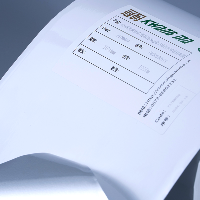 Etiqueta autoadesiva de filme de poliéster aluminizado branco brilhante de 25mic com adesivo acrílico à base de água para impressão a jato de tinta